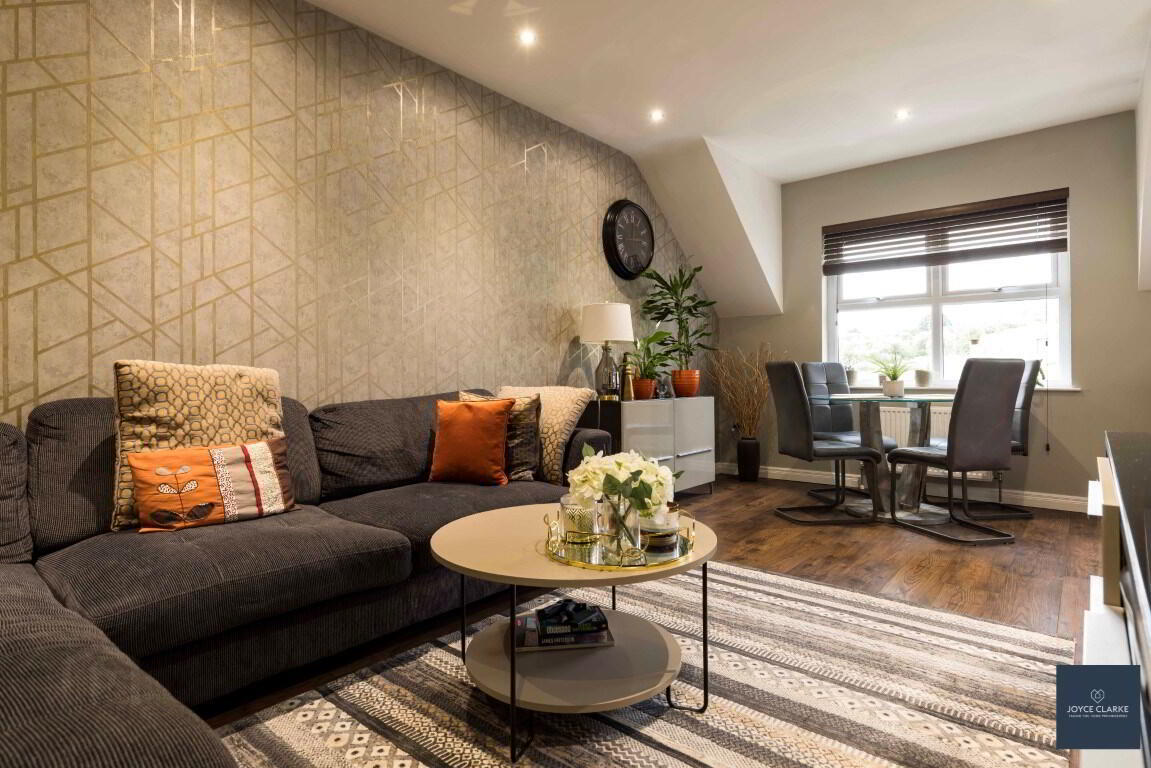 Apartment 3 14 Highgrove Meadows 18 of 29