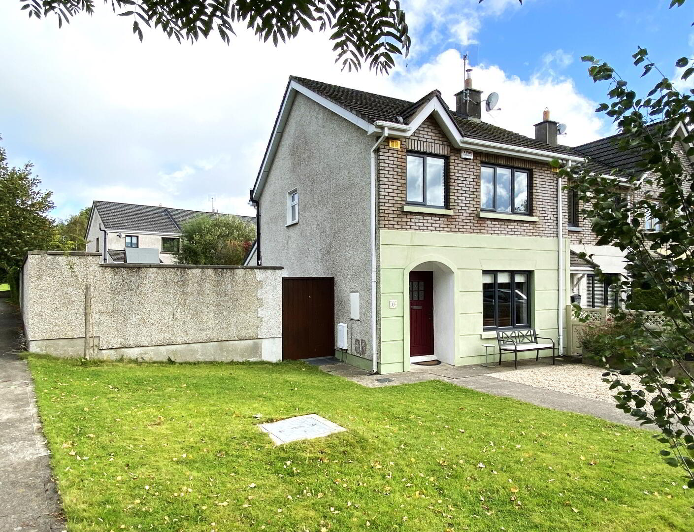 16 Woodleigh Park 2 of 18