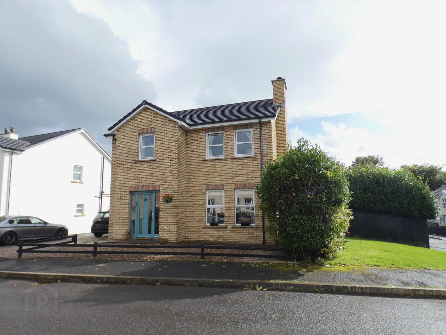 1 Castlewood Crescent 1 of 36