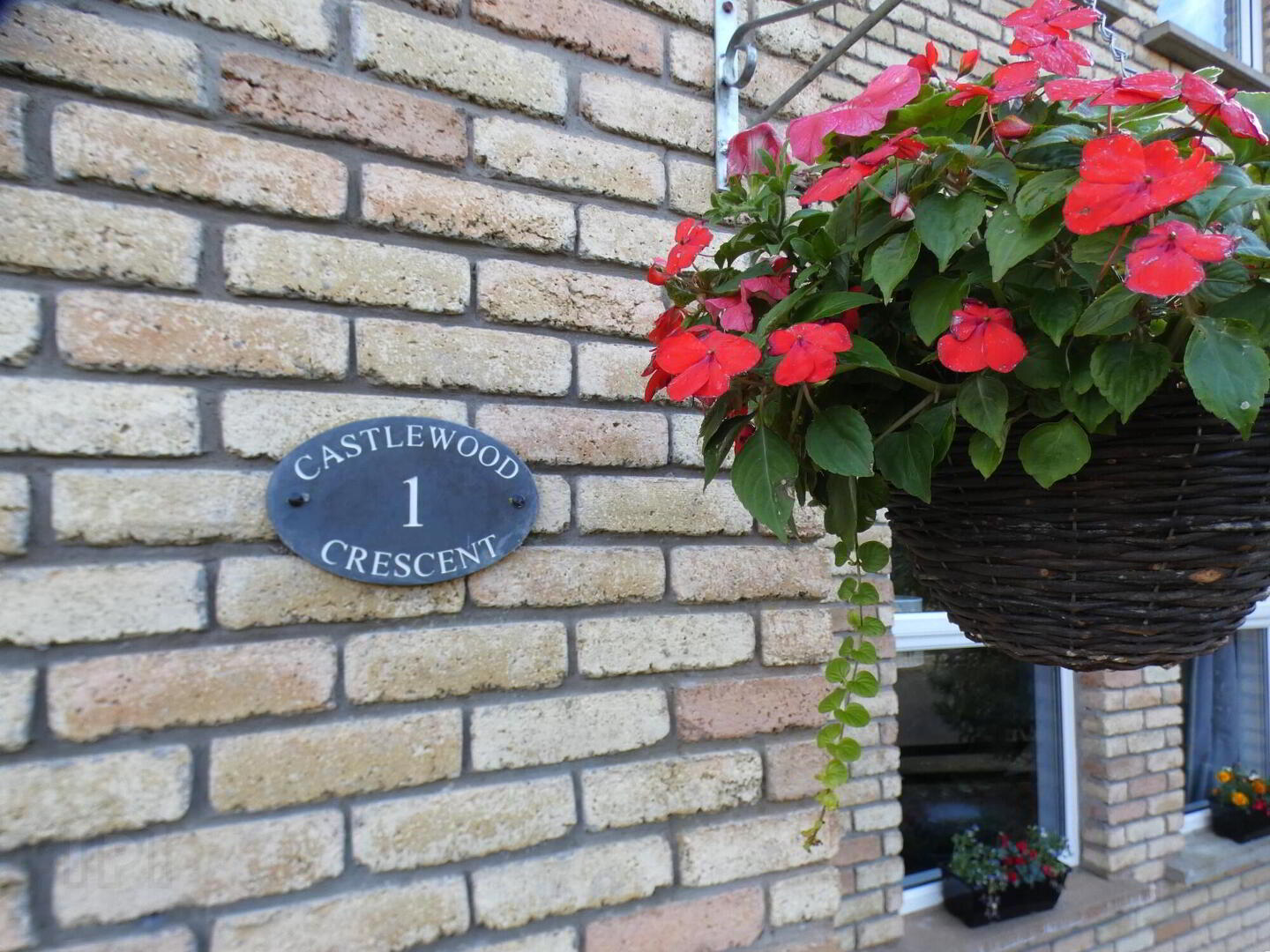 1 Castlewood Crescent 4 of 36