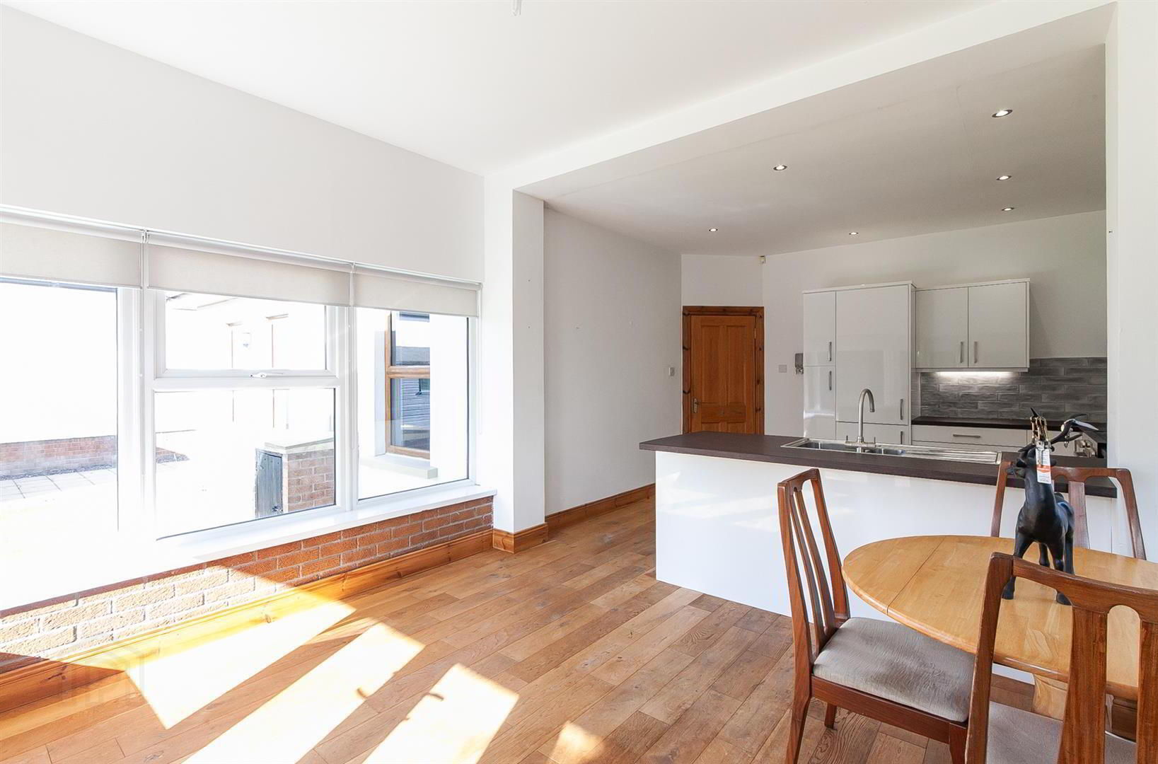 14 Falcon Avenue 11 of 24