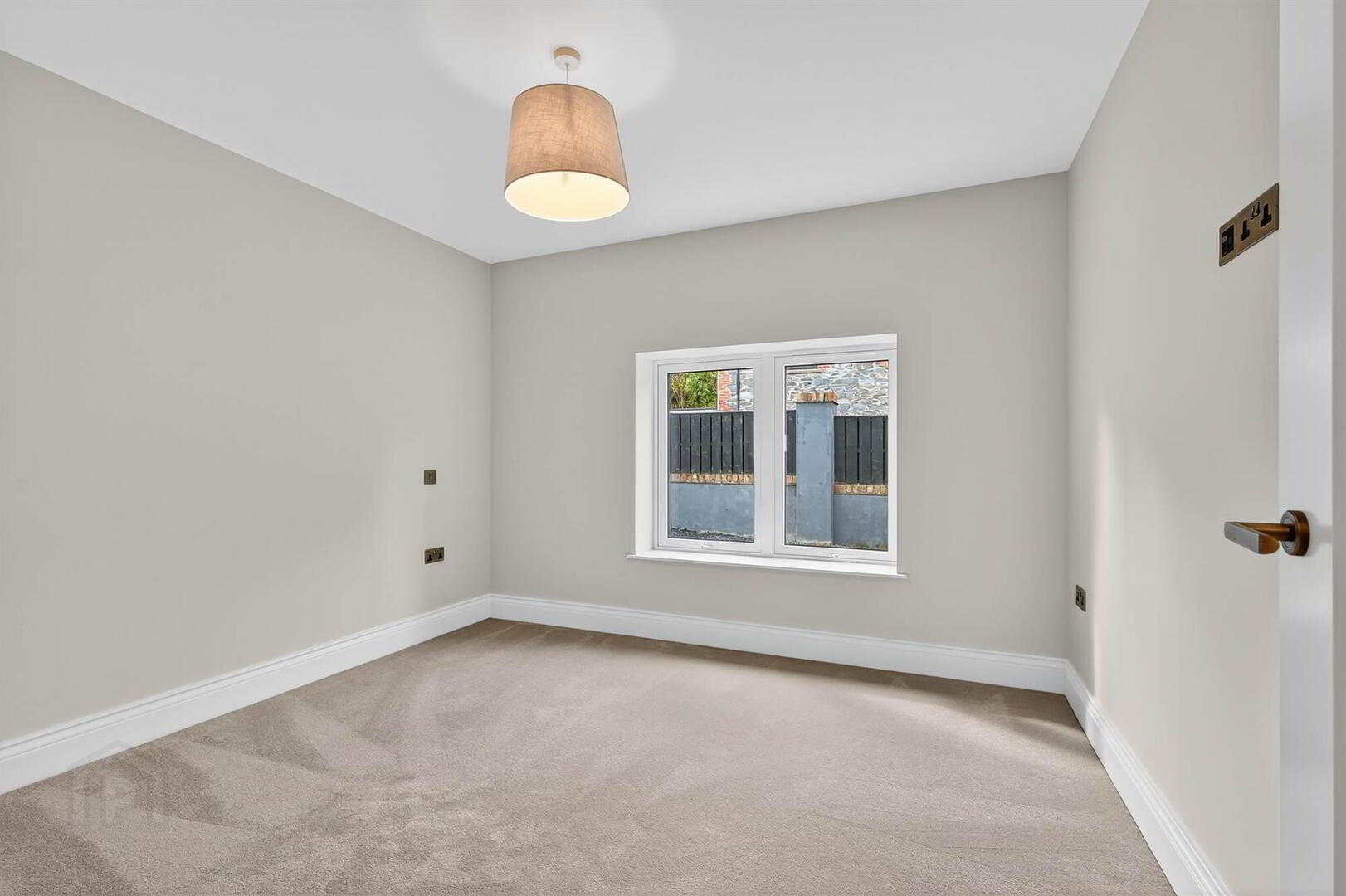 'The Barn', 6a Maxwell Lane 11 of 36