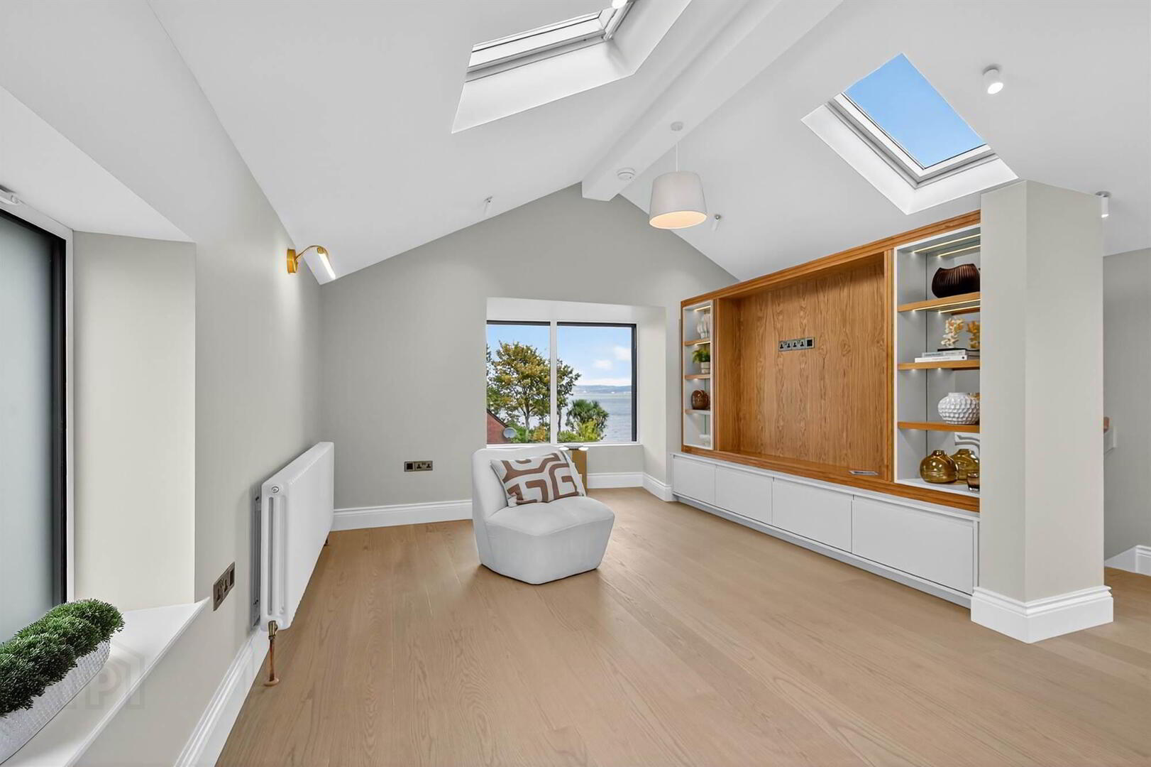 'The Barn', 6a Maxwell Lane 28 of 36