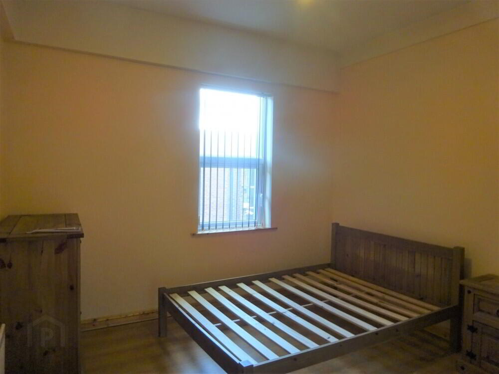 Flat 2, 119 Wellesley Avenue 4 of 5