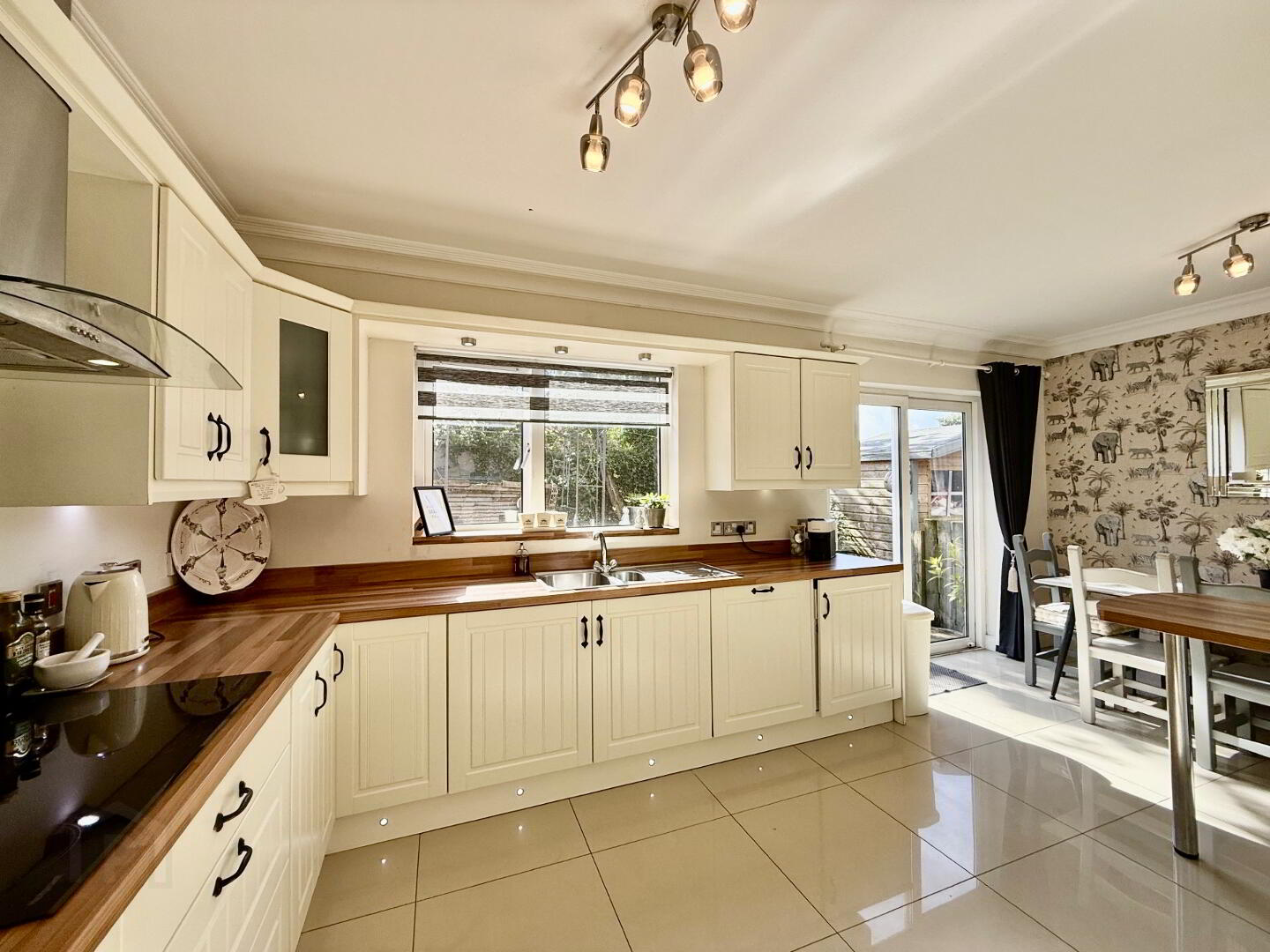67 Laurelvale 9 of 21