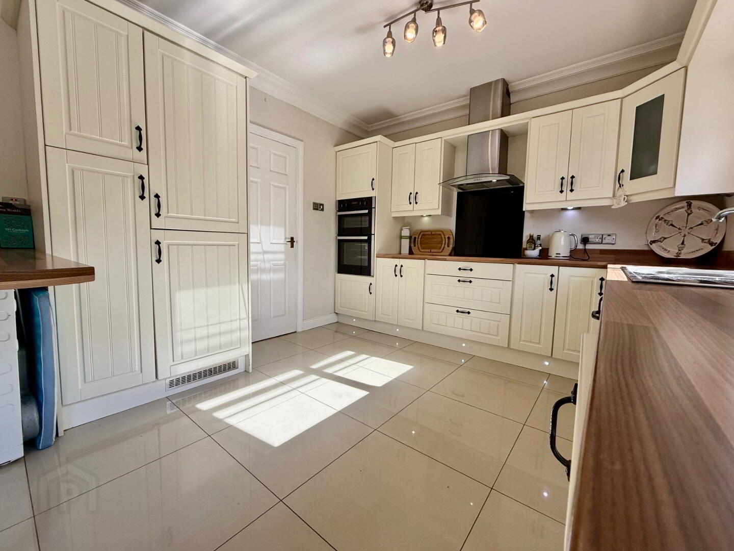 67 Laurelvale 8 of 21