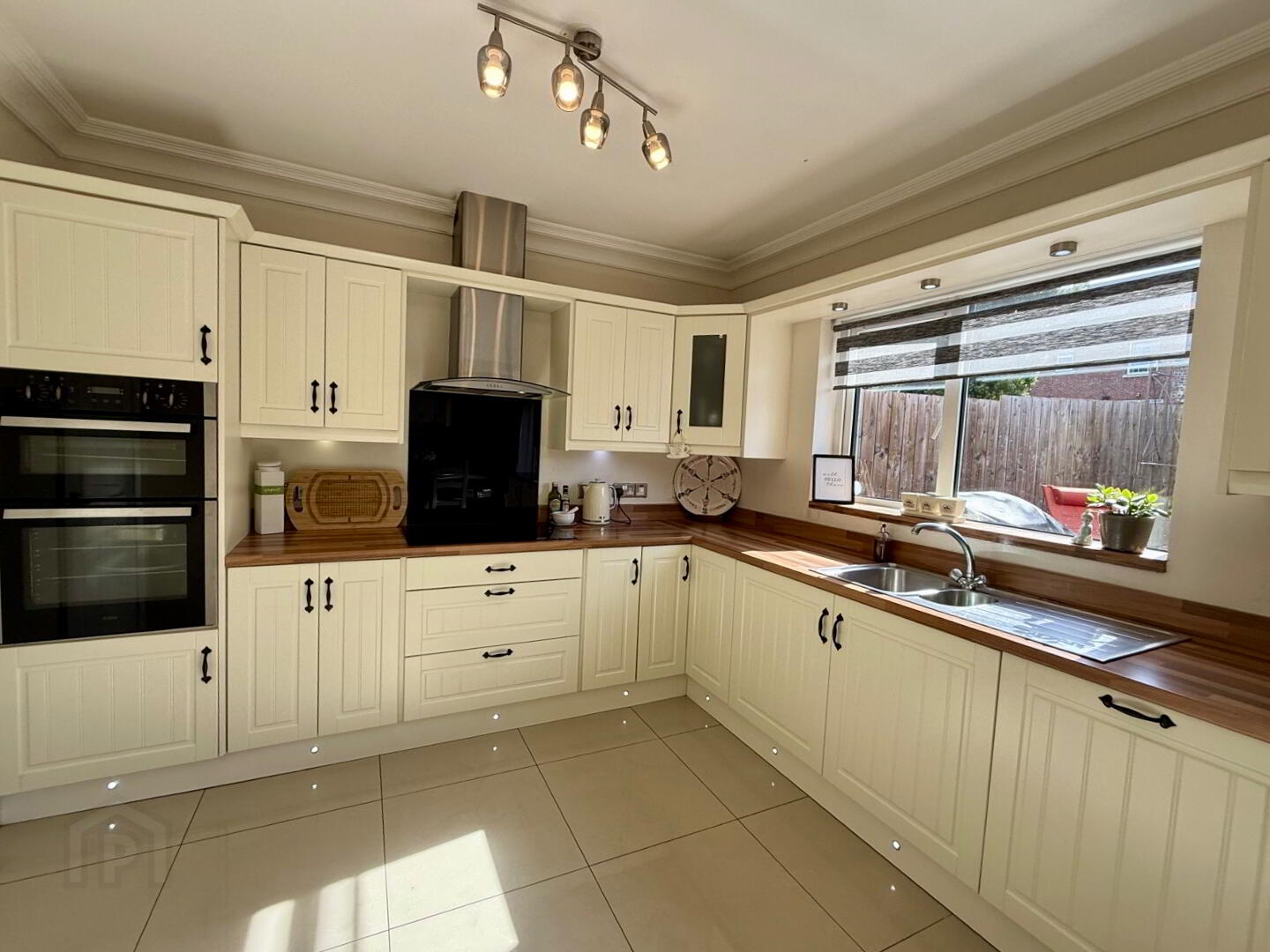 67 Laurelvale 5 of 21