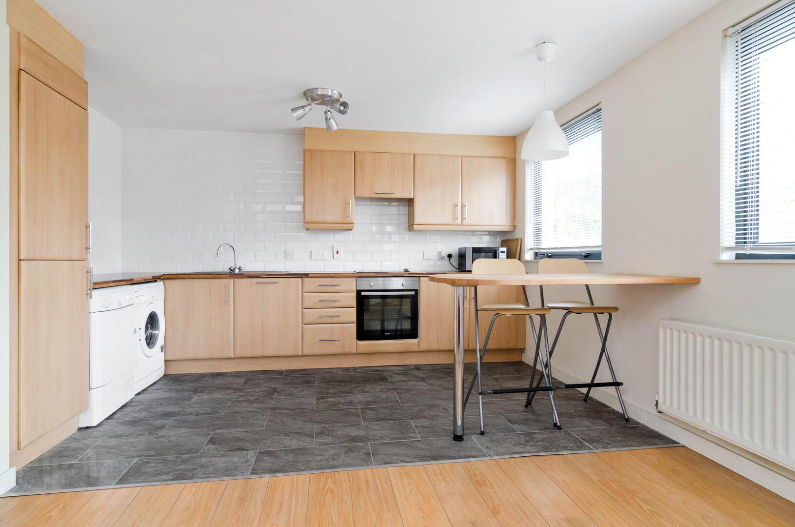 16 Queens Square, 17 Queens Square 8 of 12