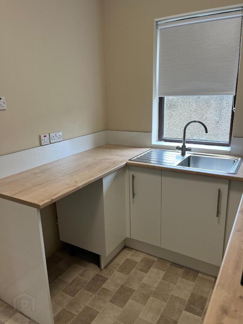 2 Downshire Apts, 16 Church View 3 of 16