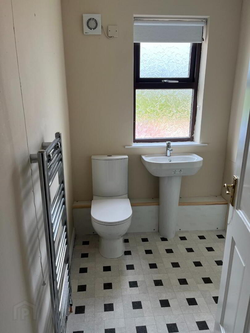 2 Downshire Apts, 16 Church View 9 of 16