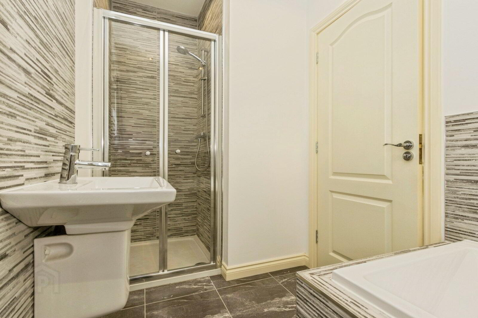 17 Wellington Park Road 16 of 21