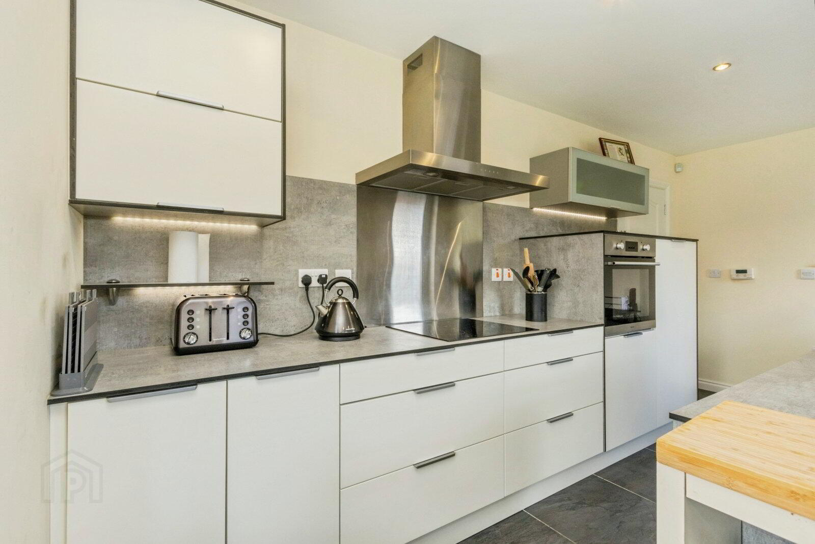 17 Wellington Park Road 6 of 21