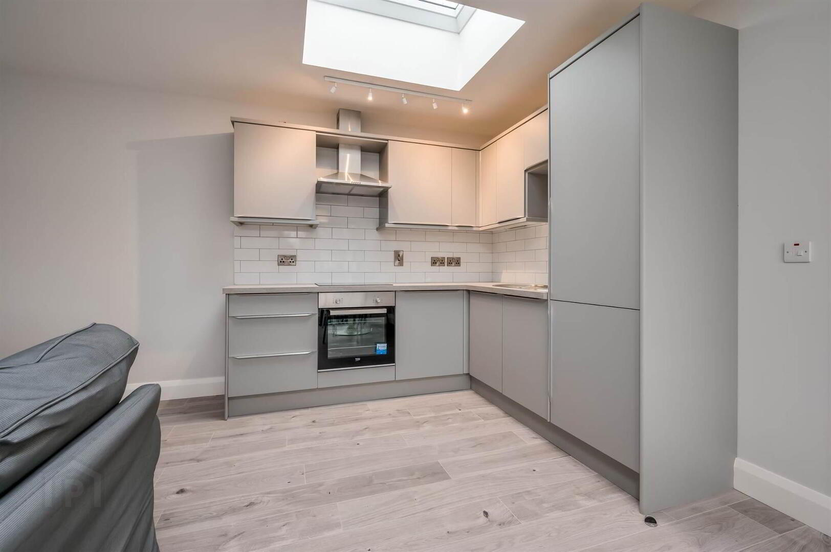 Apt 6, 41 Wellington Park 6 of 14