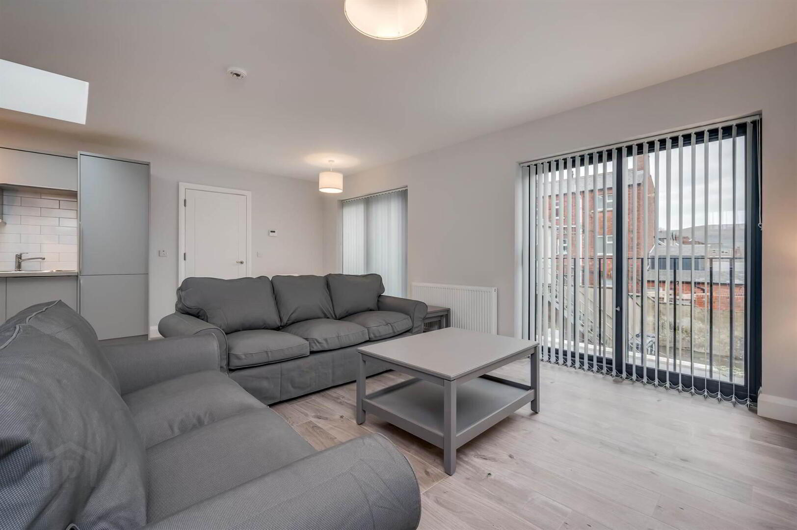 Apt 6, 41 Wellington Park 5 of 14