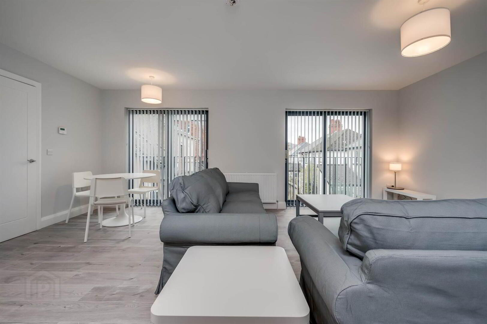 Apt 6, 41 Wellington Park 3 of 14