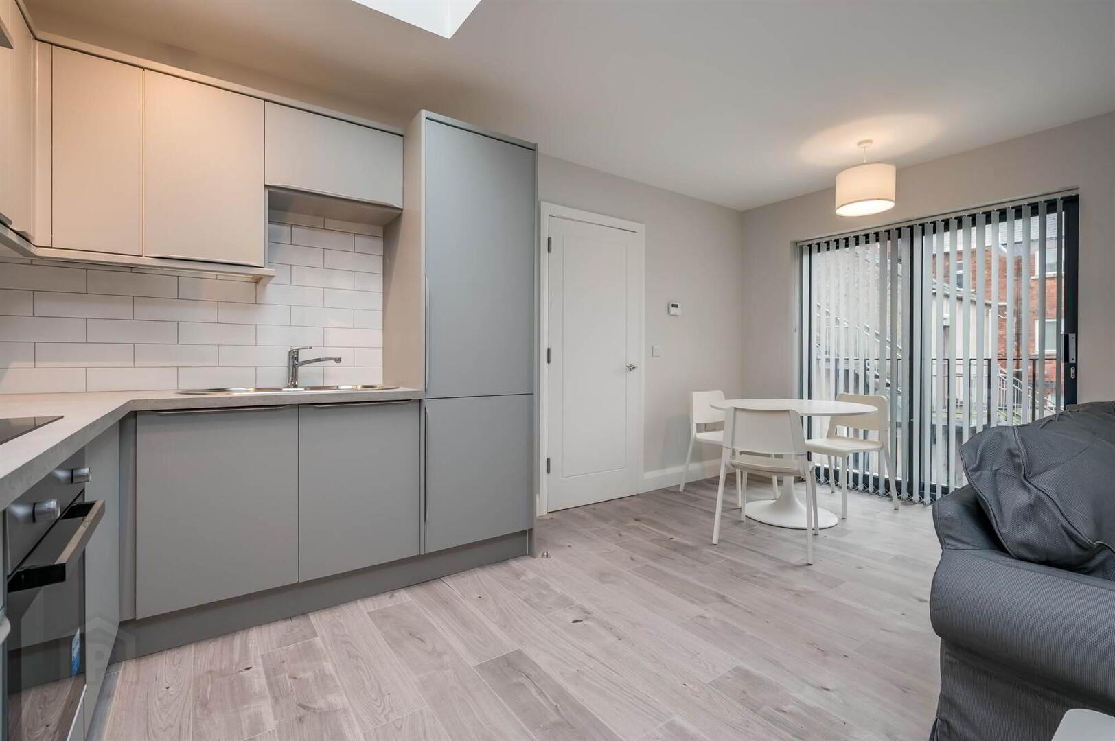 Apt 6, 41 Wellington Park 7 of 14