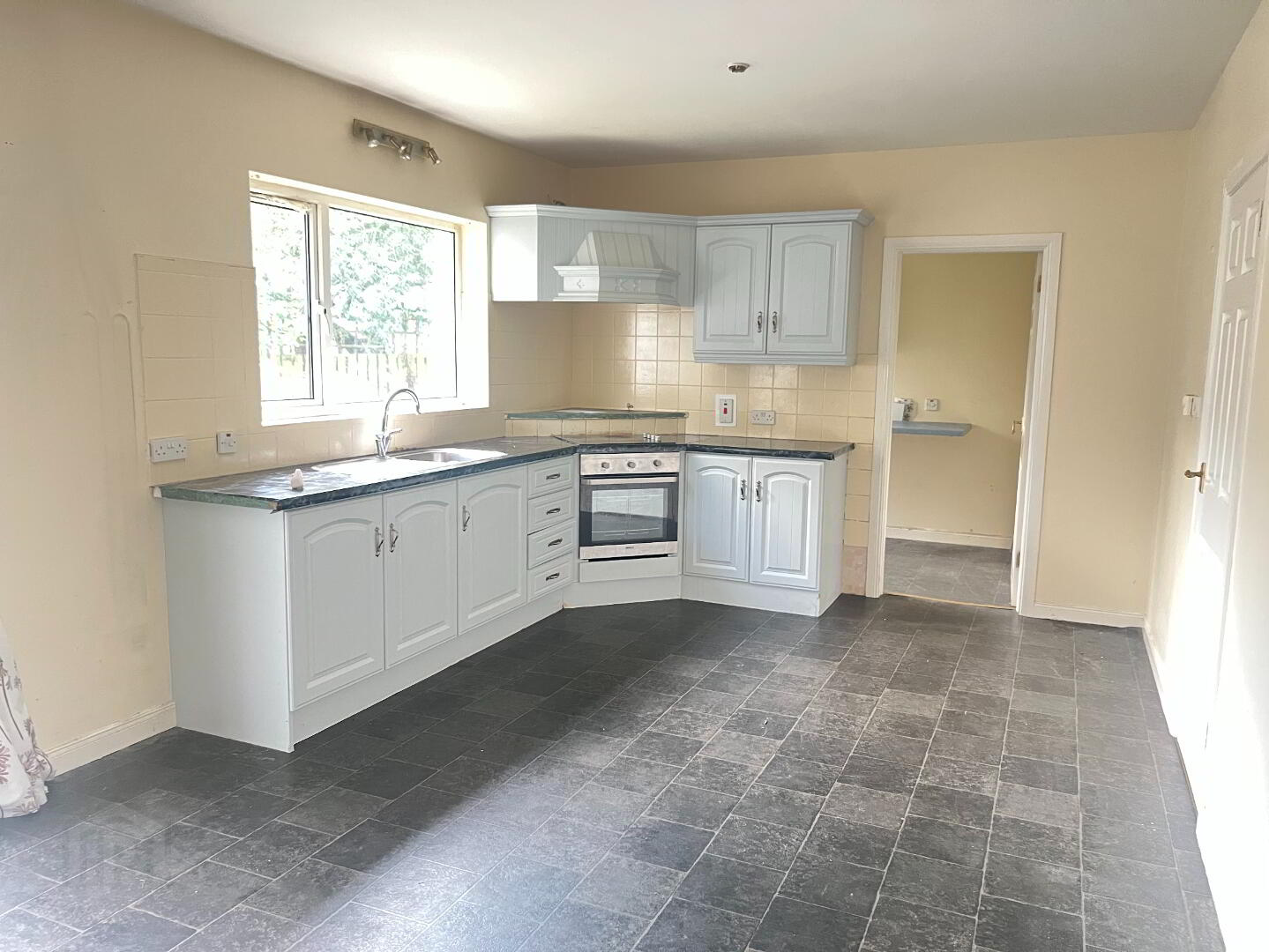 3 Annsville Close 4 of 13