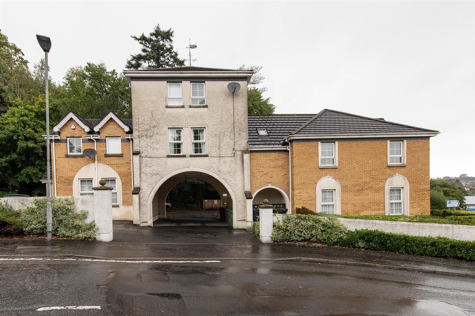 Apt 5 Gate House, Mews 1 of 26