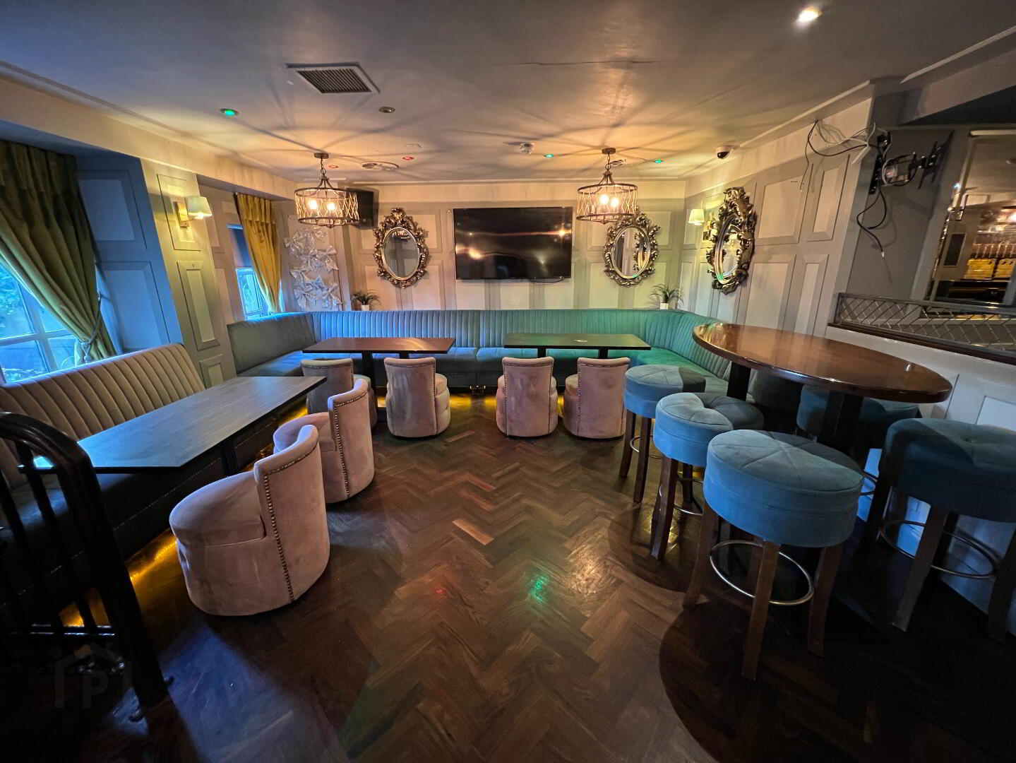 Prominent & Modern Bar, 86 Chapel Street 3 of 43