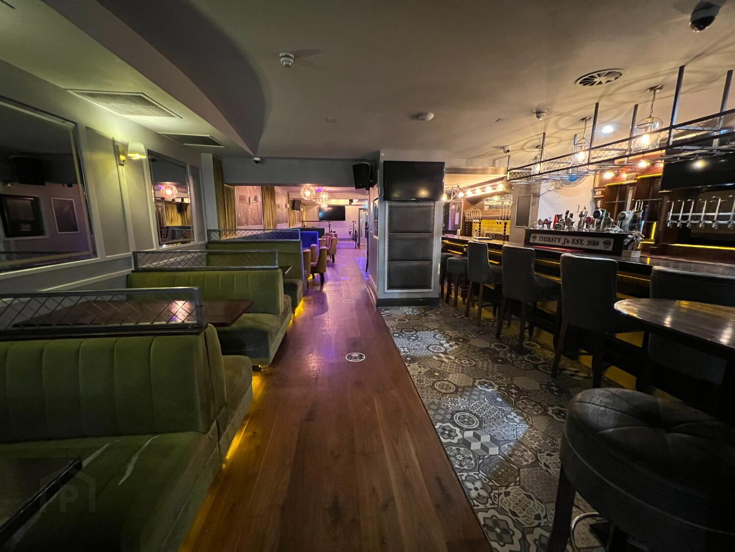 Prominent & Modern Bar, 86 Chapel Street 6 of 43
