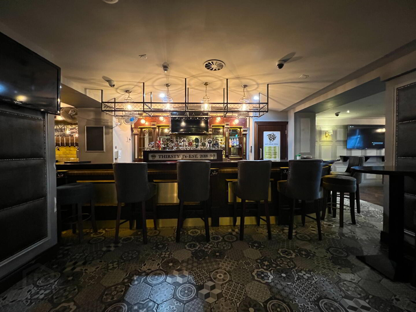 Prominent & Modern Bar, 86 Chapel Street 7 of 43