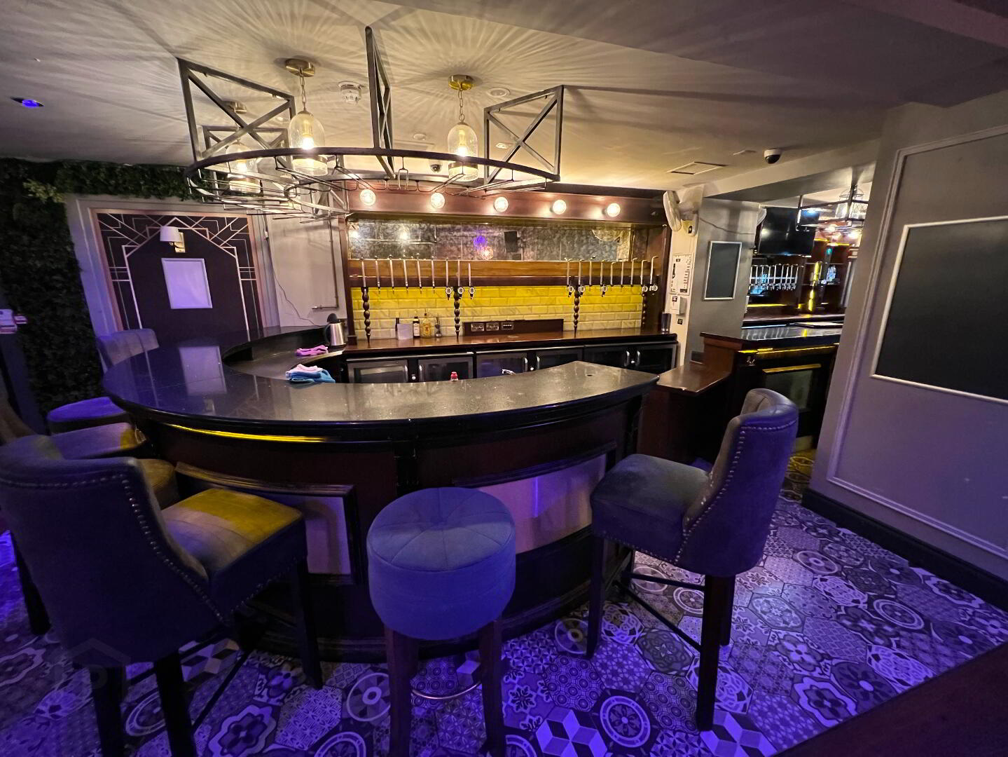 Prominent & Modern Bar, 86 Chapel Street 9 of 43