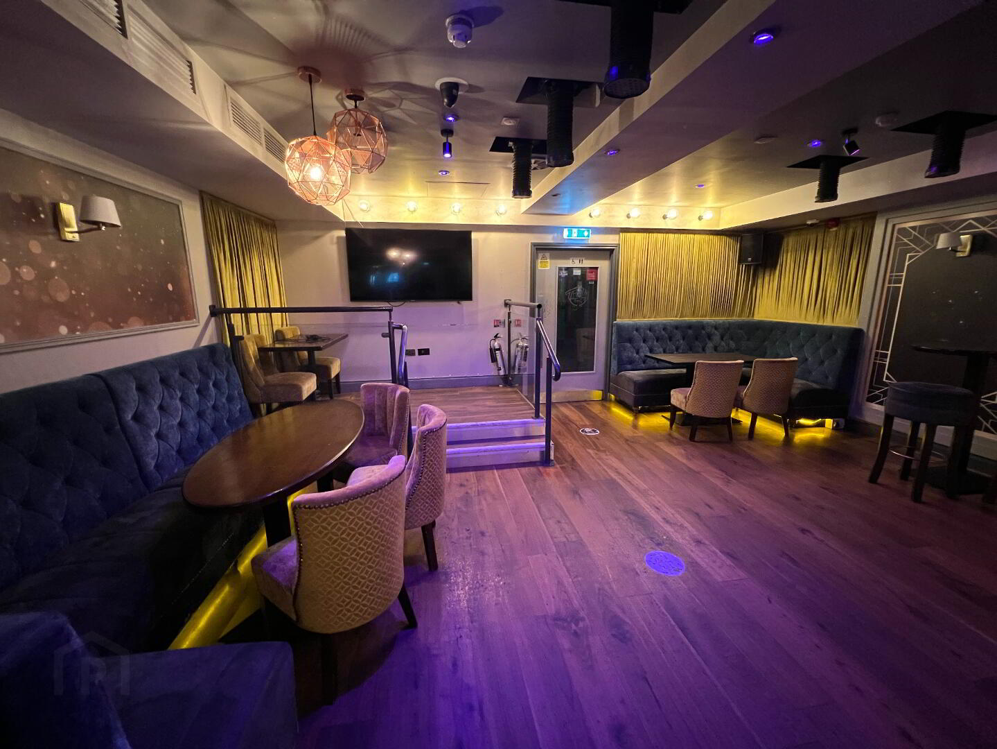 Prominent & Modern Bar, 86 Chapel Street 10 of 43