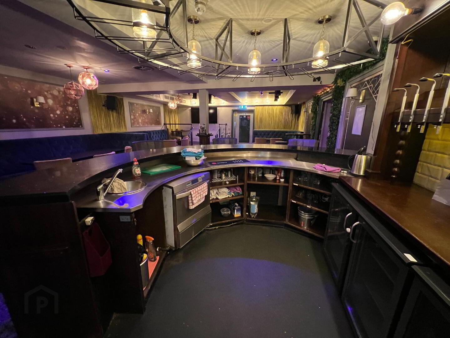 Prominent & Modern Bar, 86 Chapel Street 14 of 43