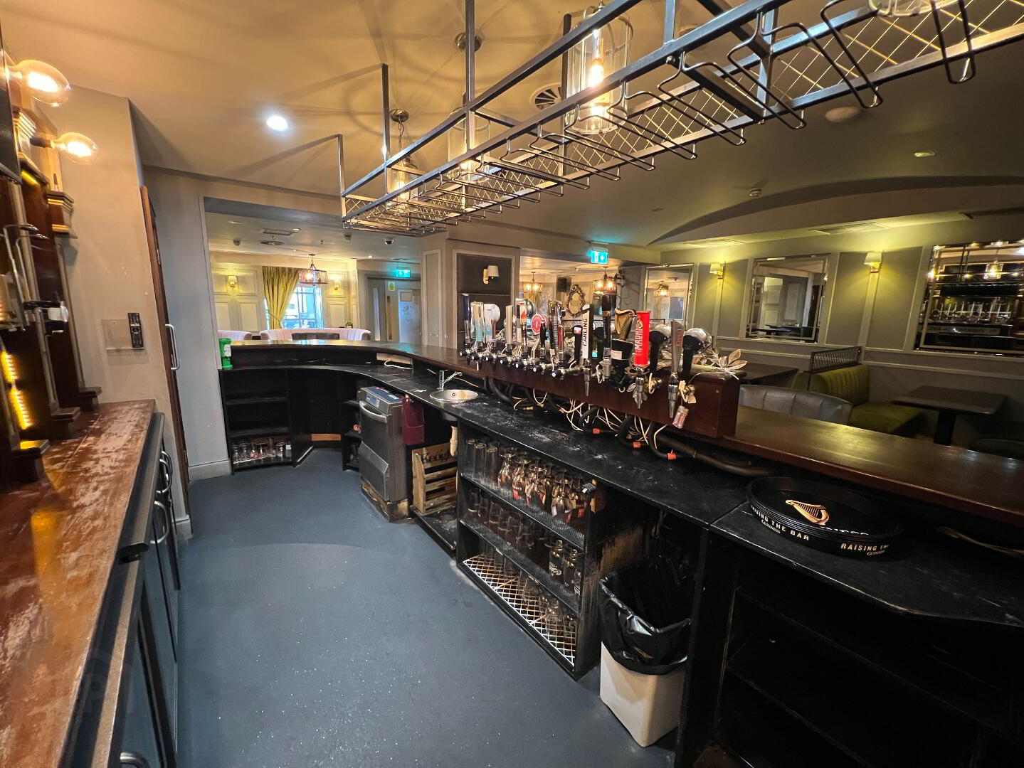 Prominent & Modern Bar, 86 Chapel Street 15 of 43