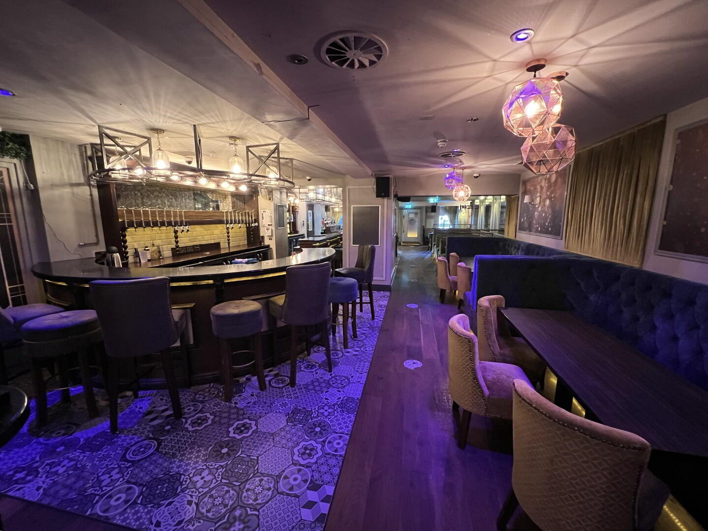Prominent & Modern Bar, 86 Chapel Street 1 of 43