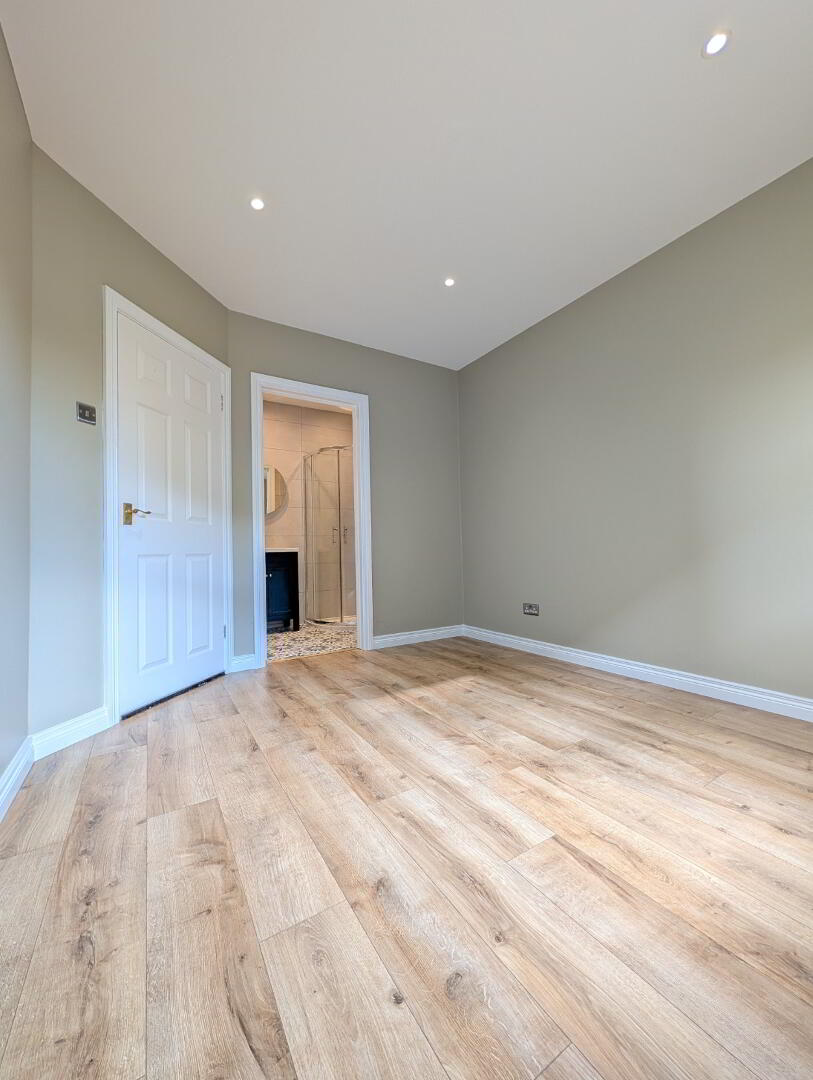 26 Roden Court 16 of 26