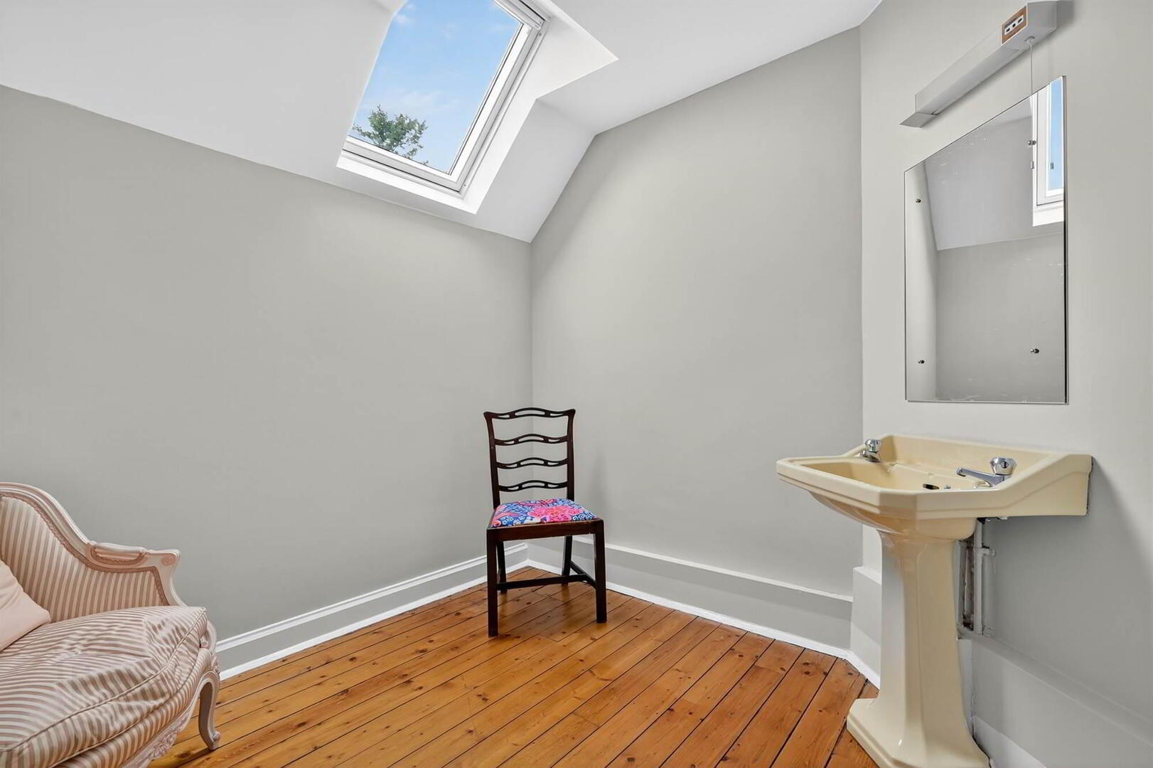 'The White Lodge', 1 Malone Court 28 of 35