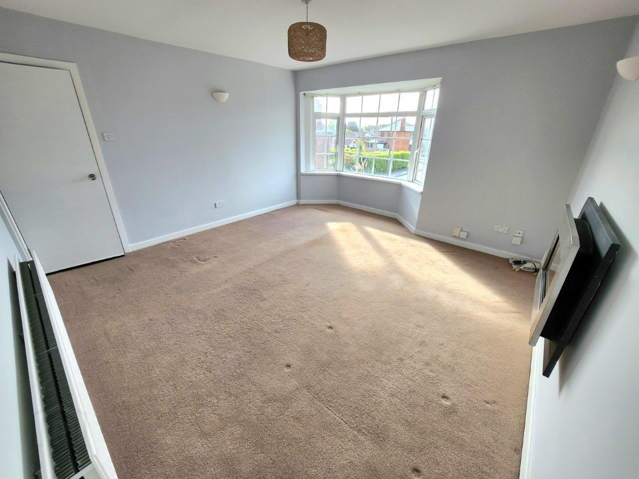 3 Downview Court Apartments, 102 Downview Park West 5 of 9