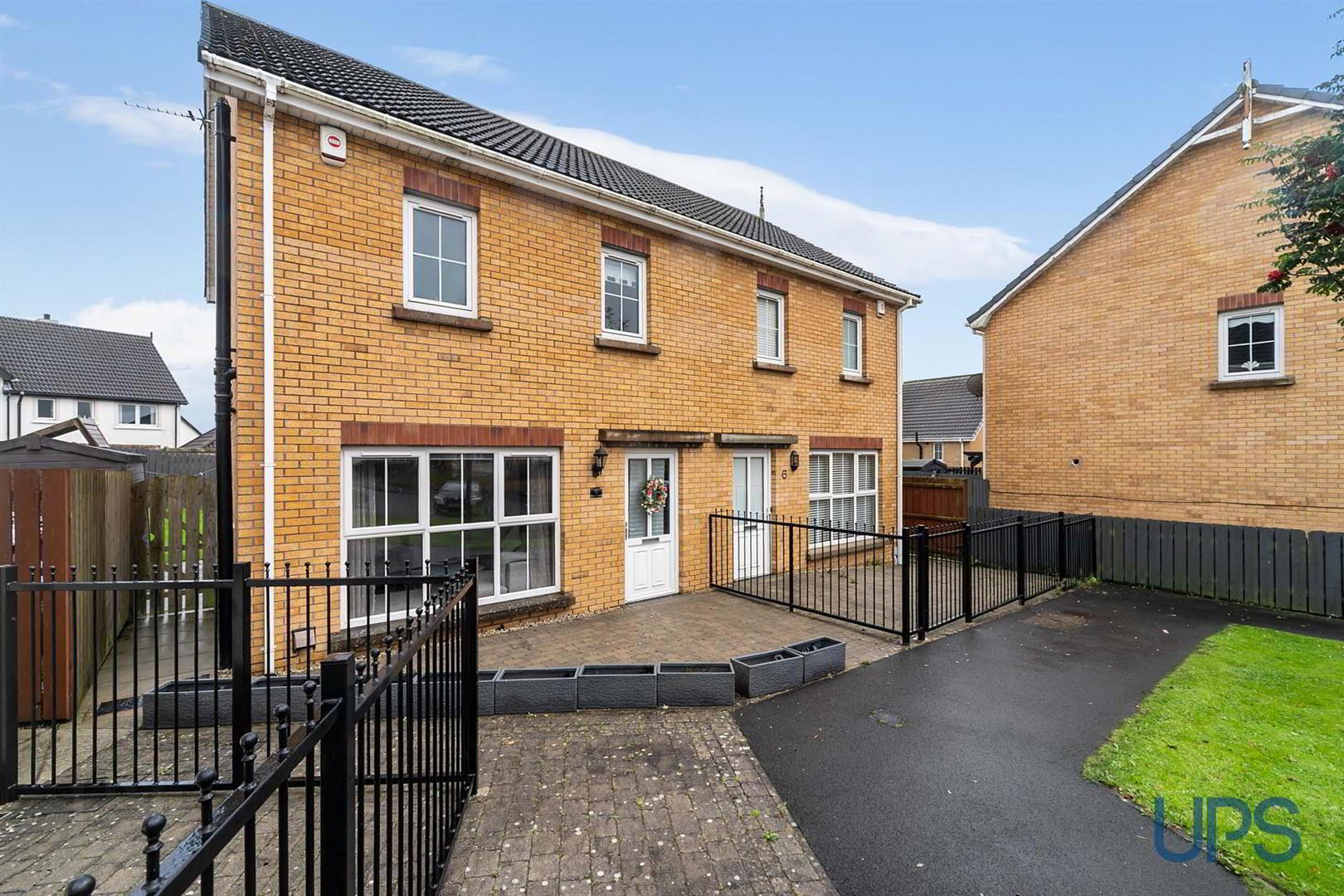 8 Lagmore View Manor 2 of 30
