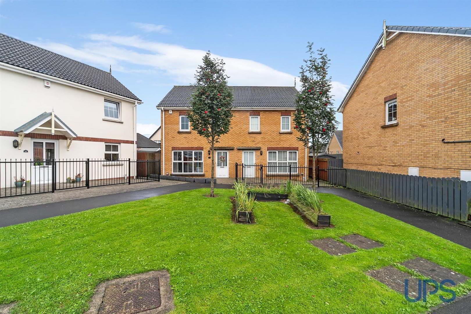 8 Lagmore View Manor 1 of 30
