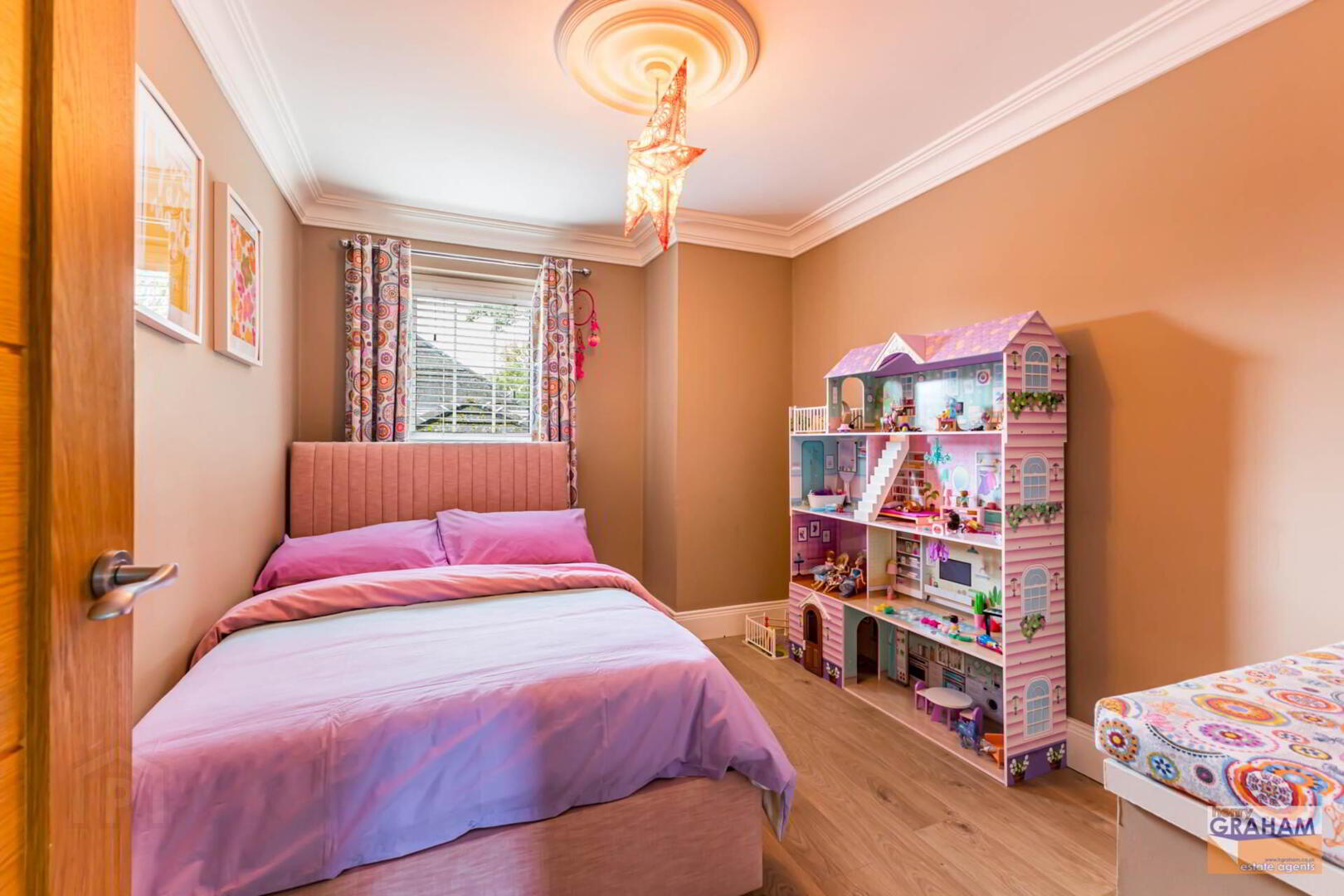 2 Holstein Close 18 of 25