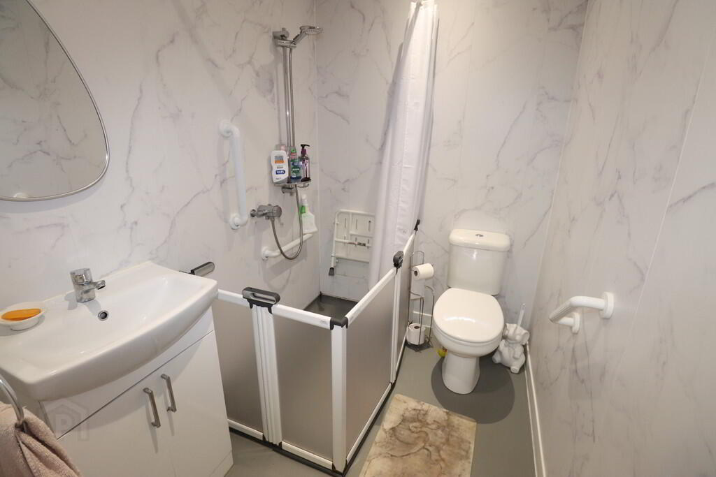 Apt 3, 407 Antrim Road 8 of 8