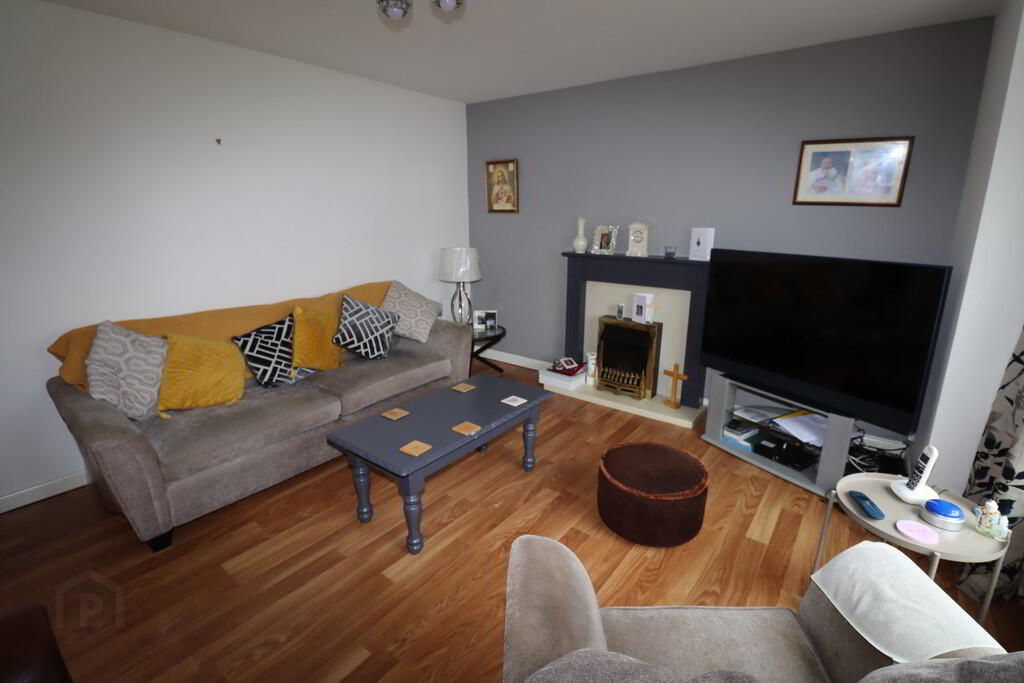 Apt 3, 407 Antrim Road 3 of 8