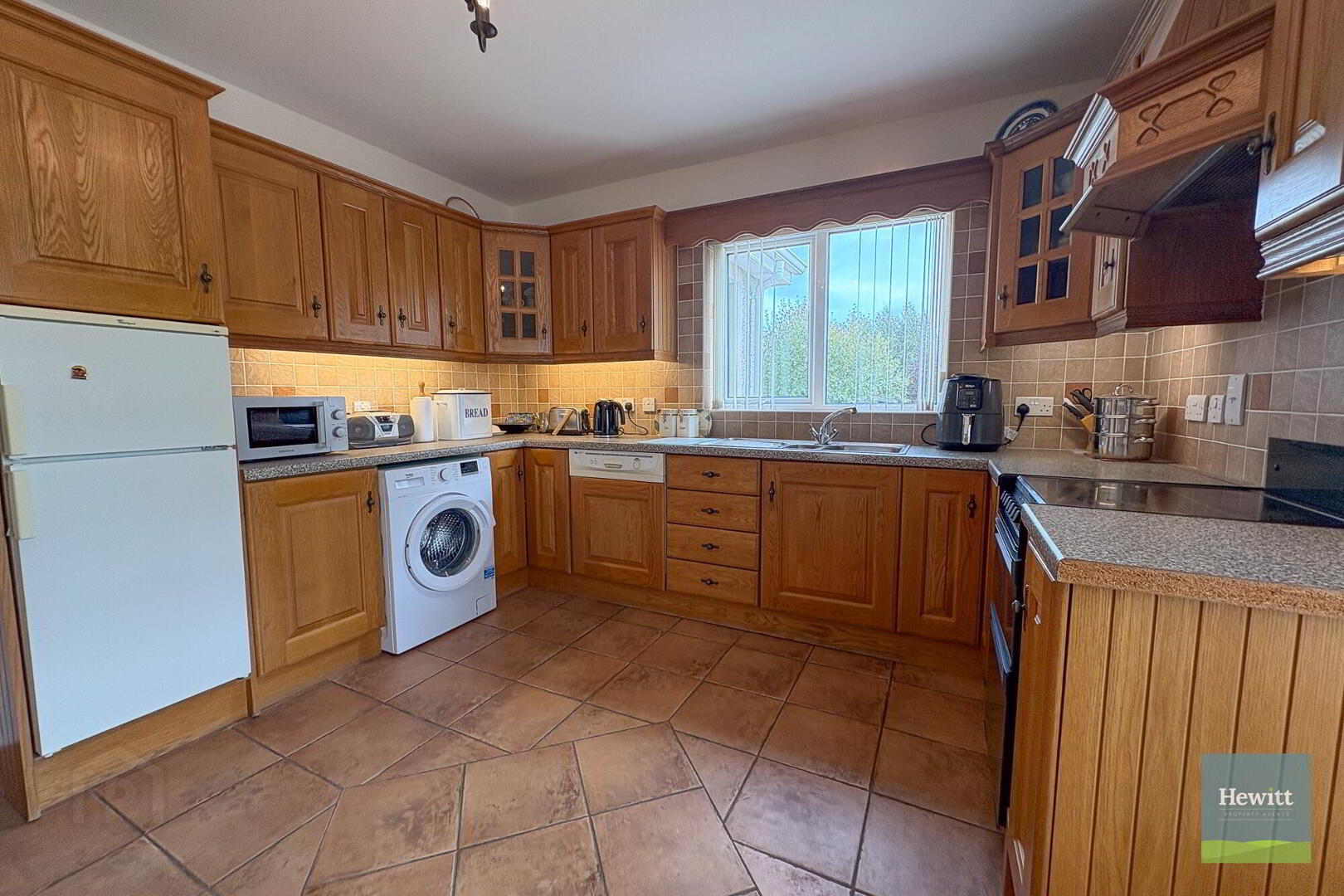 Oakvale, 12 Church Road 66 of 86