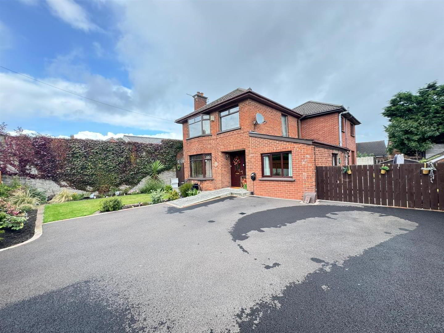 127 Whitewell Road 1 of 28