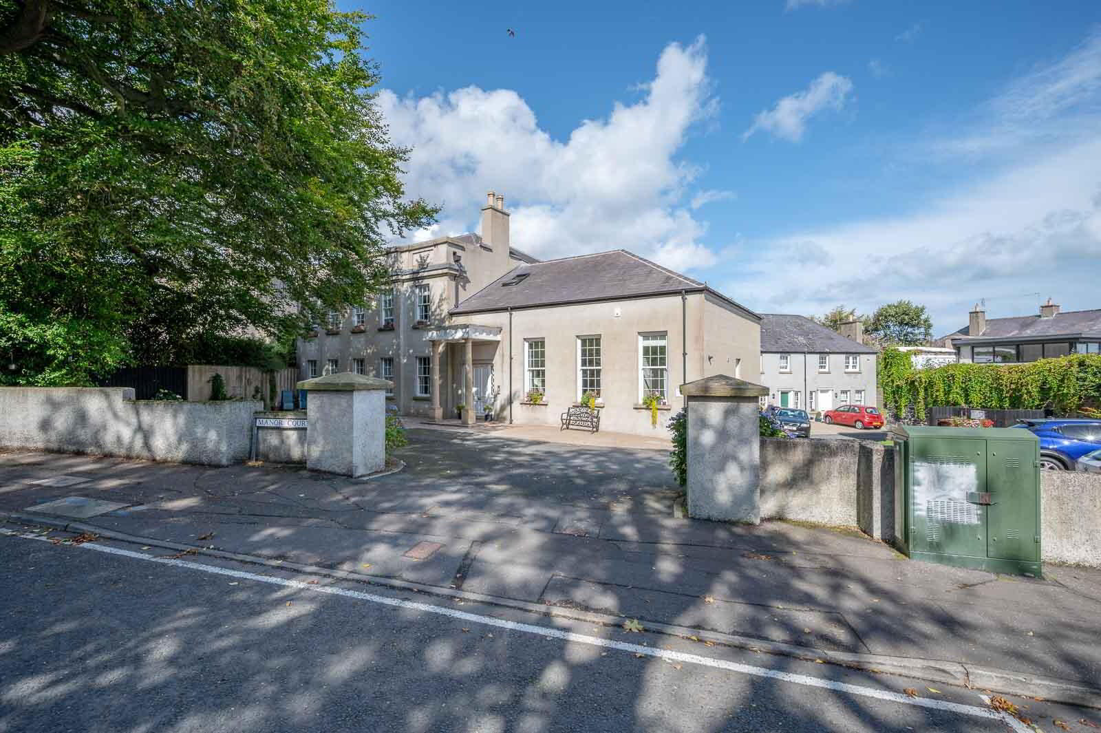 12 Manor Court 2 of 22