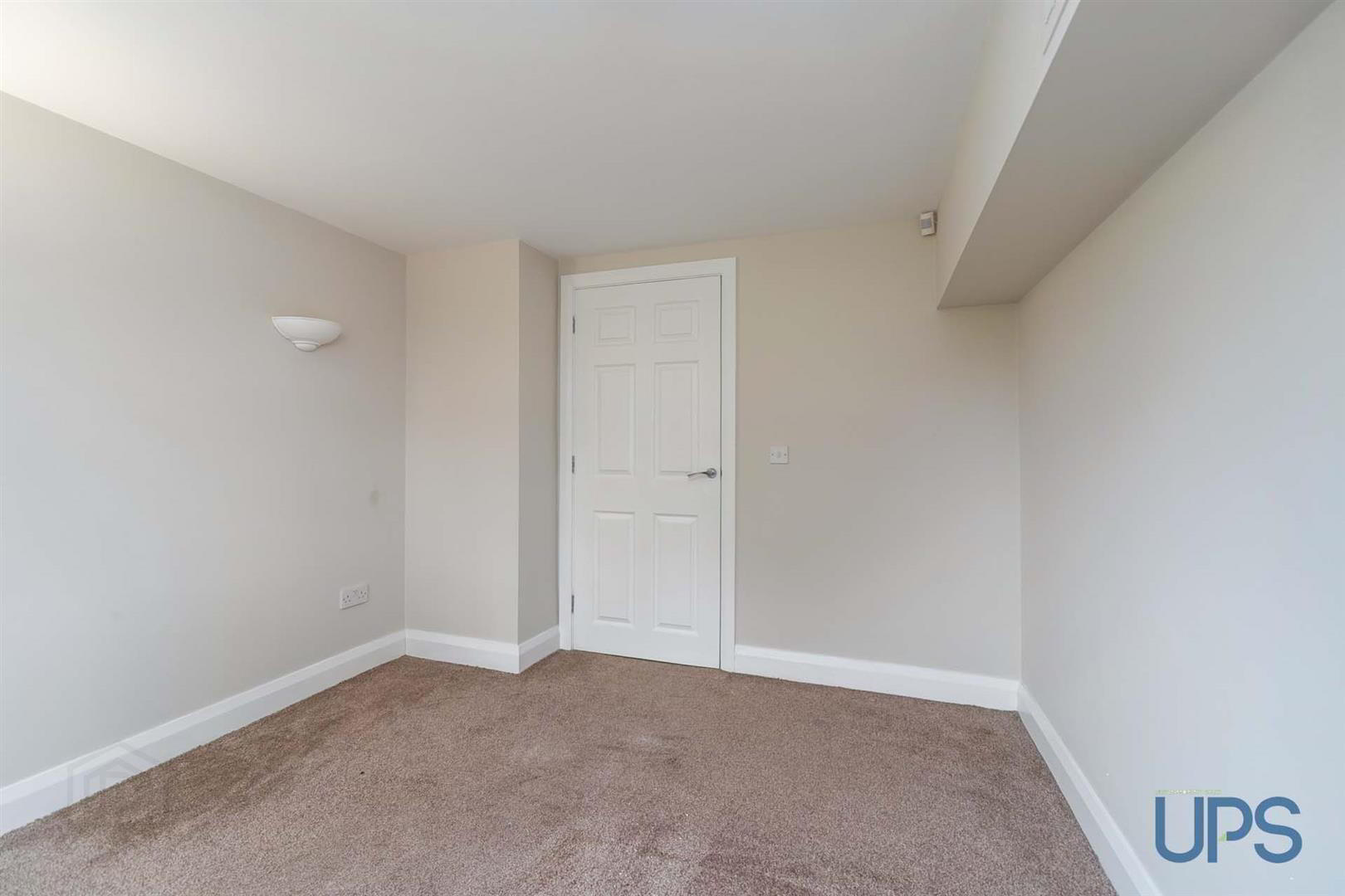 Apt 6, Trench Park 13 of 31