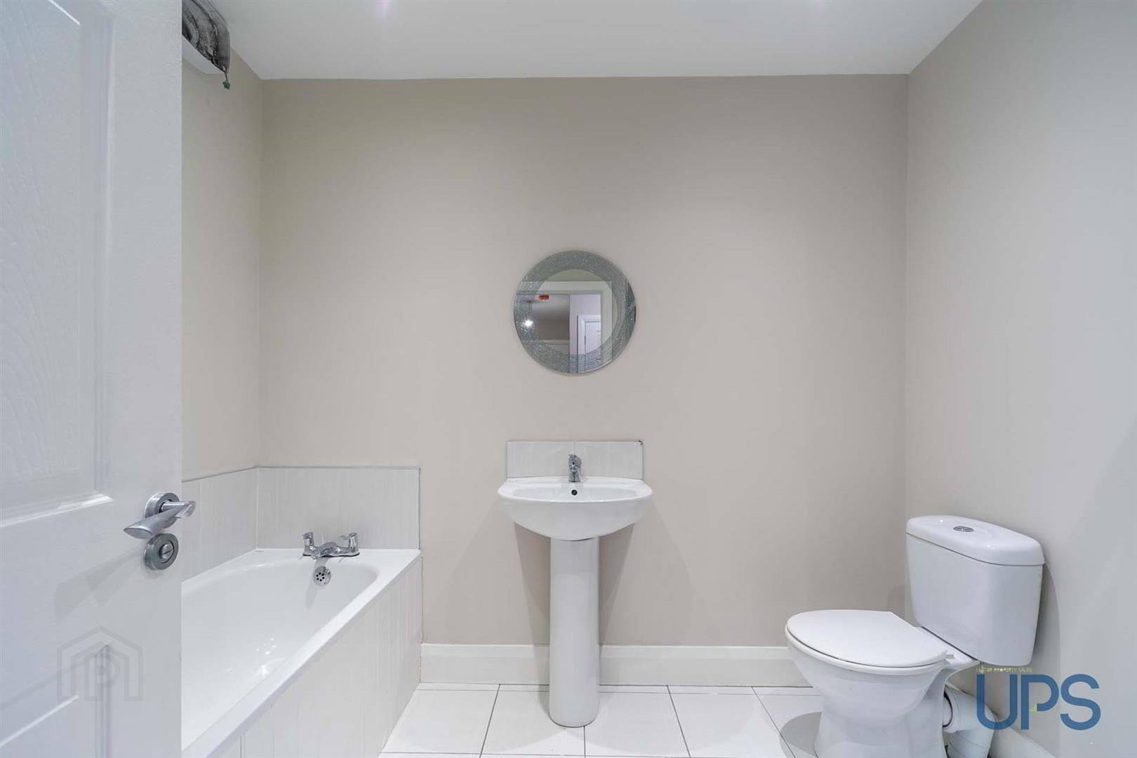 Apt 6, Trench Park 14 of 31