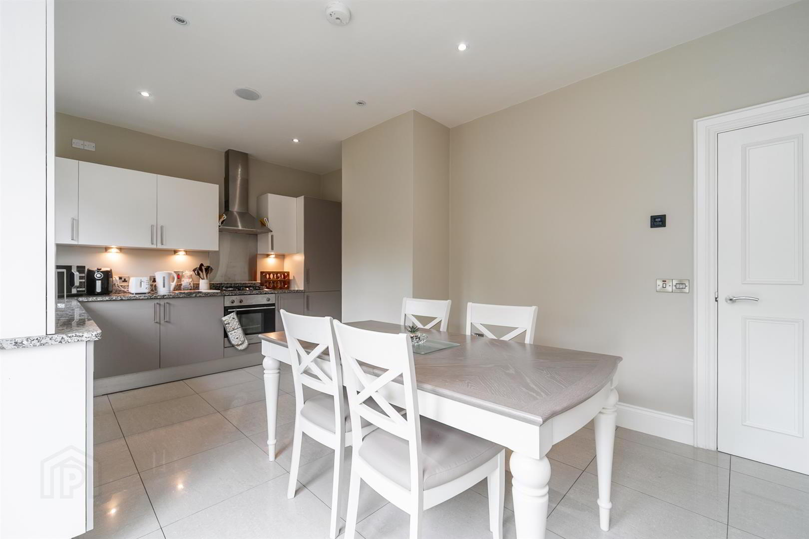 6 Bracken Hill Avenue 12 of 31