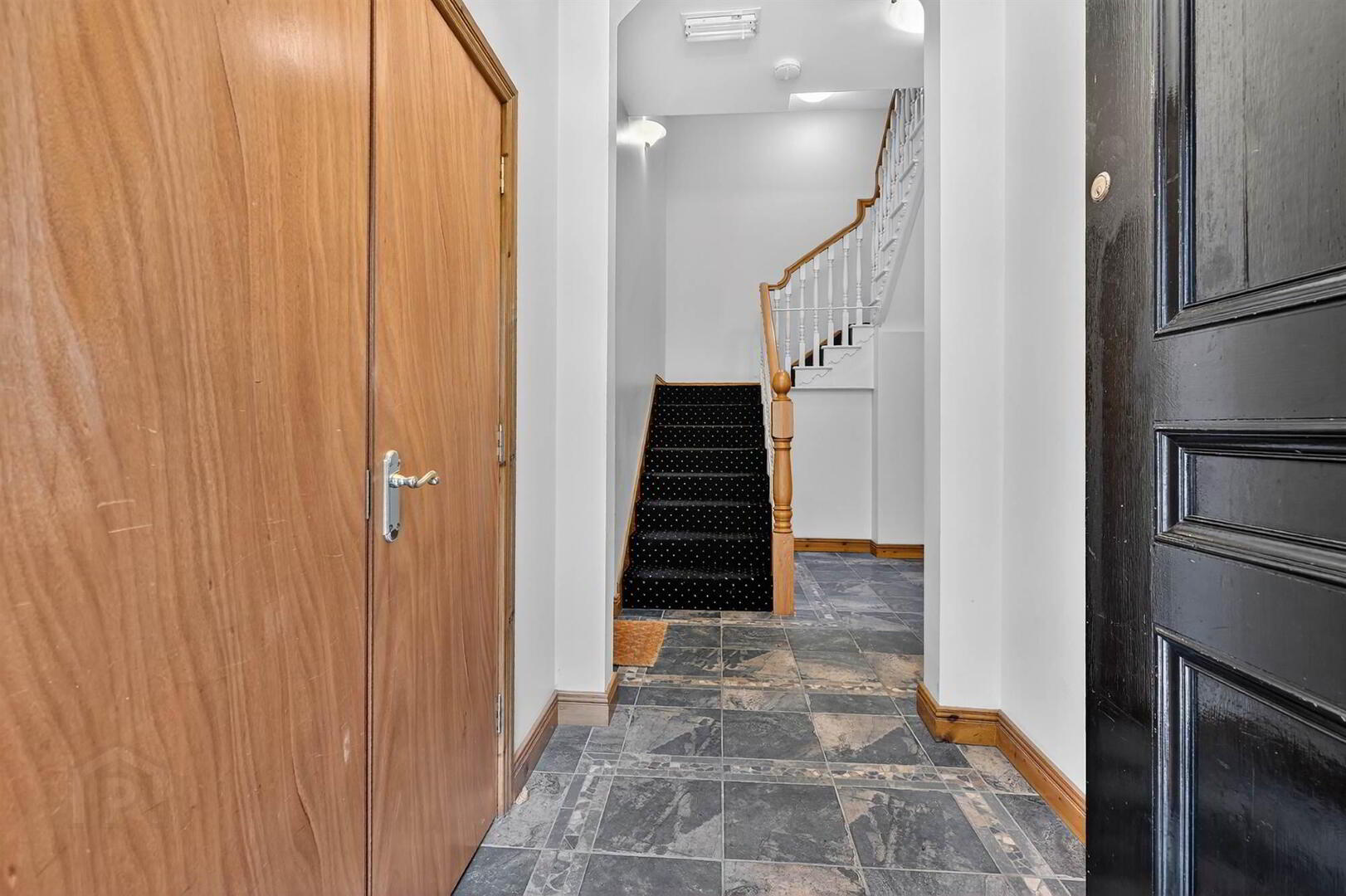 Apt 10, Sandown Court 4 of 21