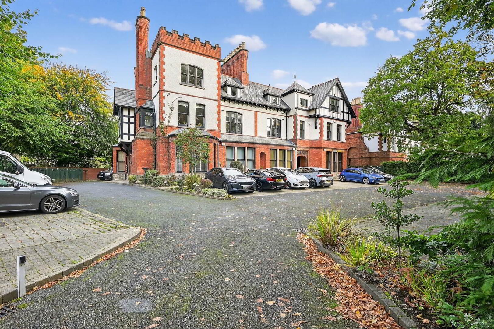 Apt 10, Sandown Court 1 of 21