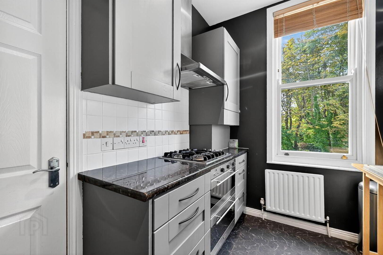 Apt 10, Sandown Court 12 of 21