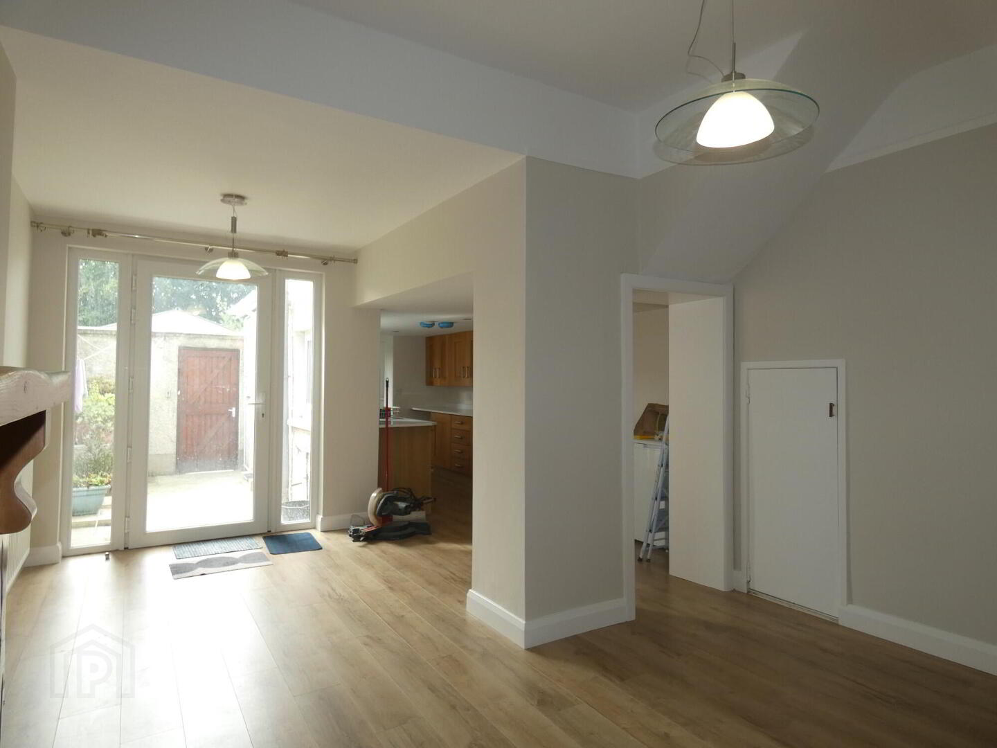 32 Upper Captain Street 3 of 21
