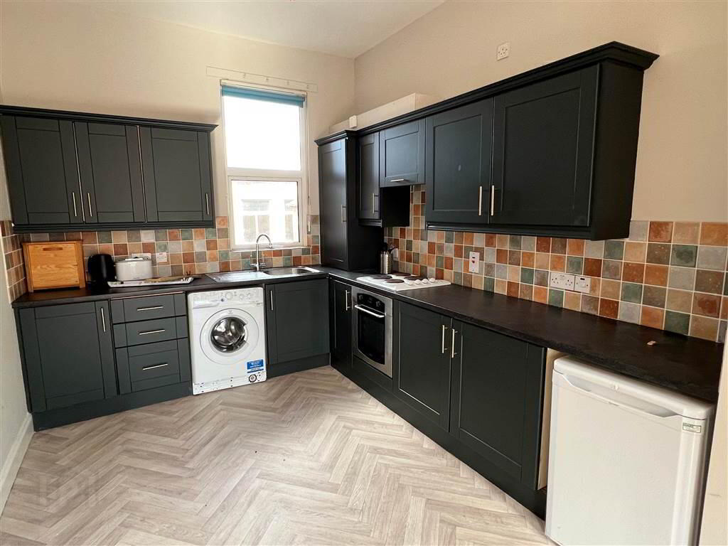 Flat 2, 77 Wellesley Avenue 2 of 2