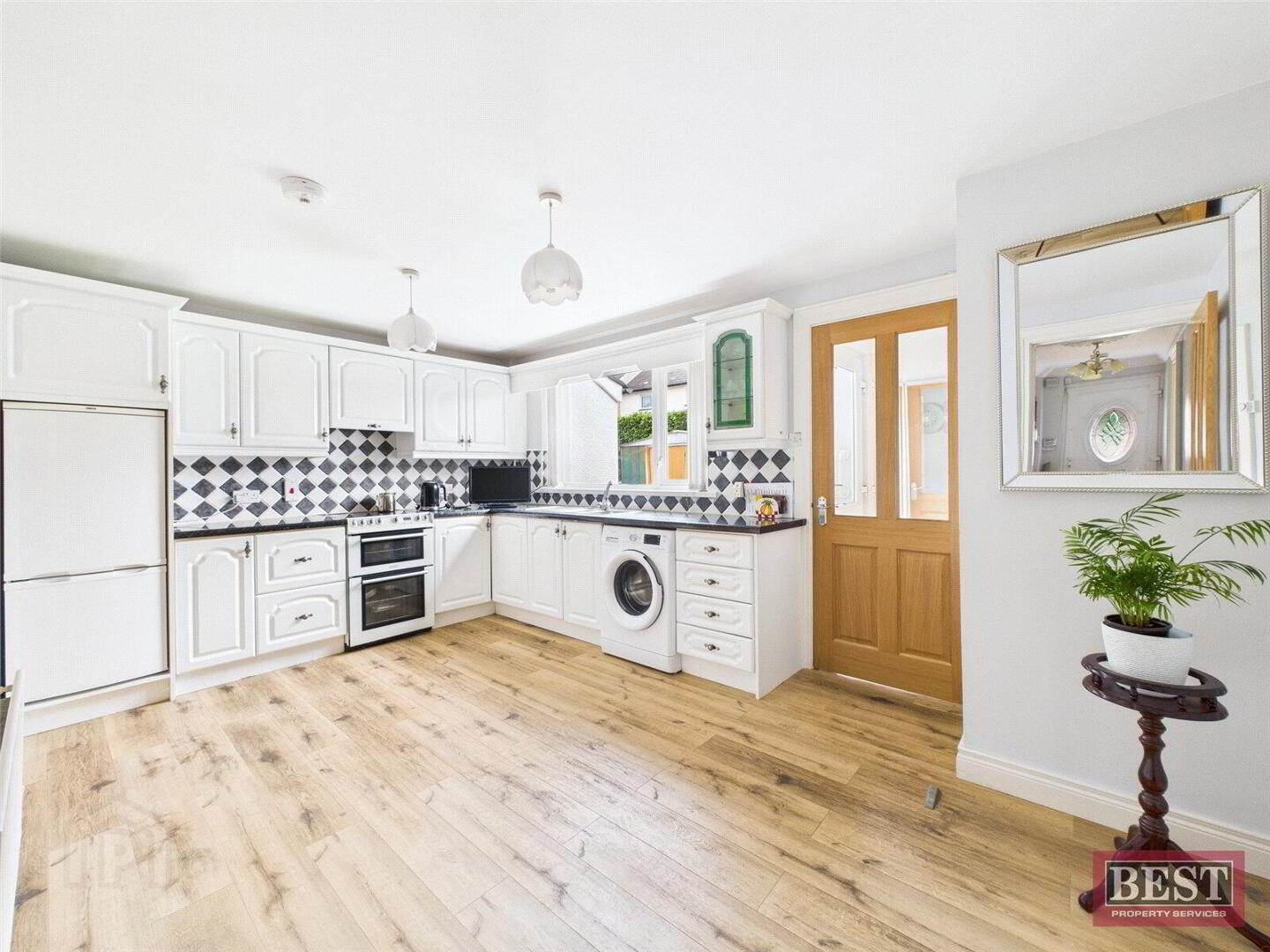 1 Iveagh Crescent 5 of 18